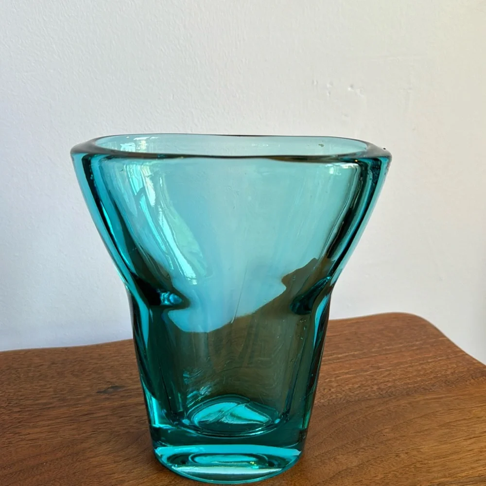 Heavy handblown MCM glass vase. Blue/teal color. - Picture 1 of 7